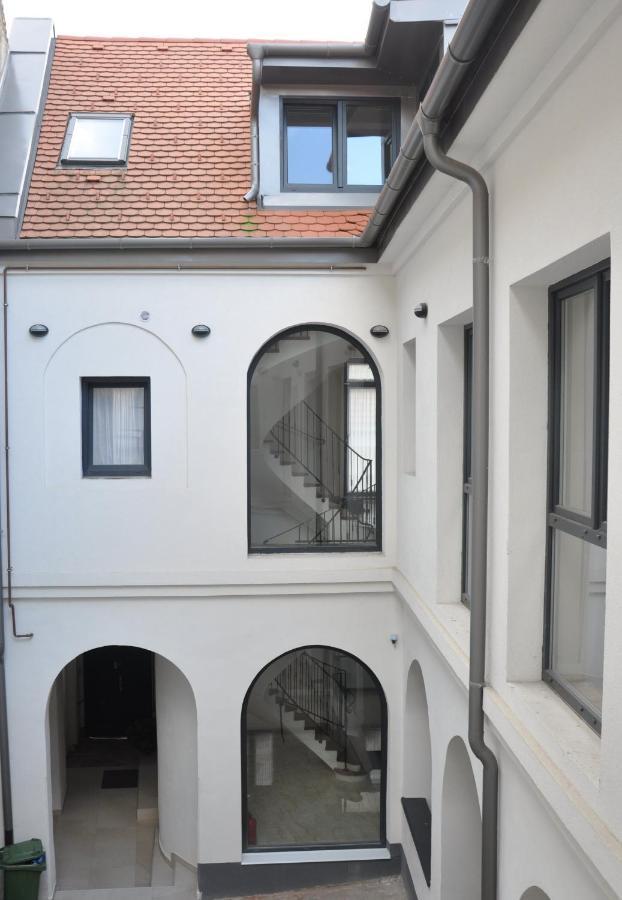Central Vendeghaz Székesfehérvár Exterior foto